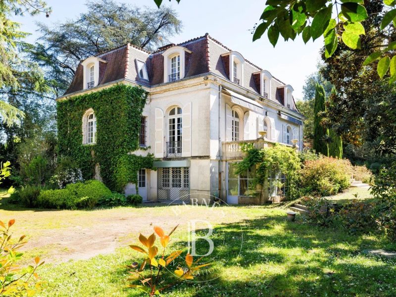 A vendre SUPERBE MAISON DE MAITRE 13 PIECES 428 M² AIRE SUR l'ADOUR