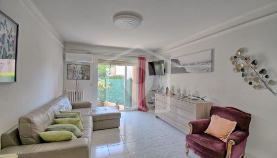 A louer APPARTEMENT T3 58 M2 TERRASSE BORD DE MER ANTIBES