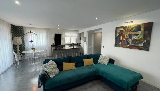 A louer APPARTEMENT DE PRESTIGE T4 93 M2 TERRASSE BORD DE MER MENTON