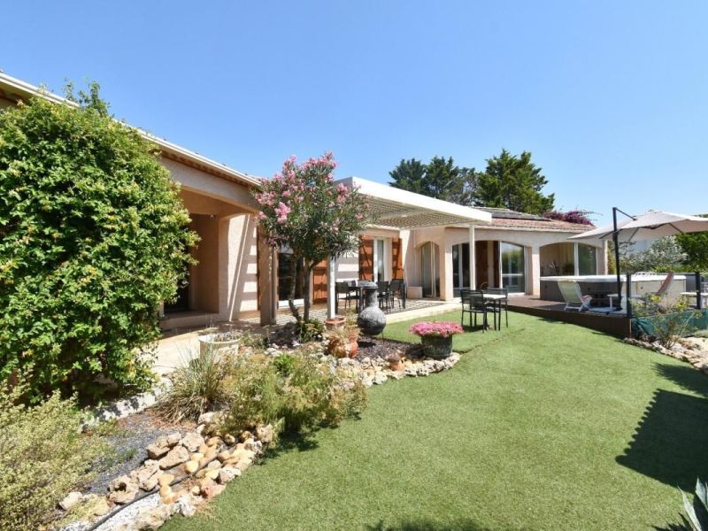 A louer MAISON  6 PIECES 183 M2 BORD DE MER MEZE
