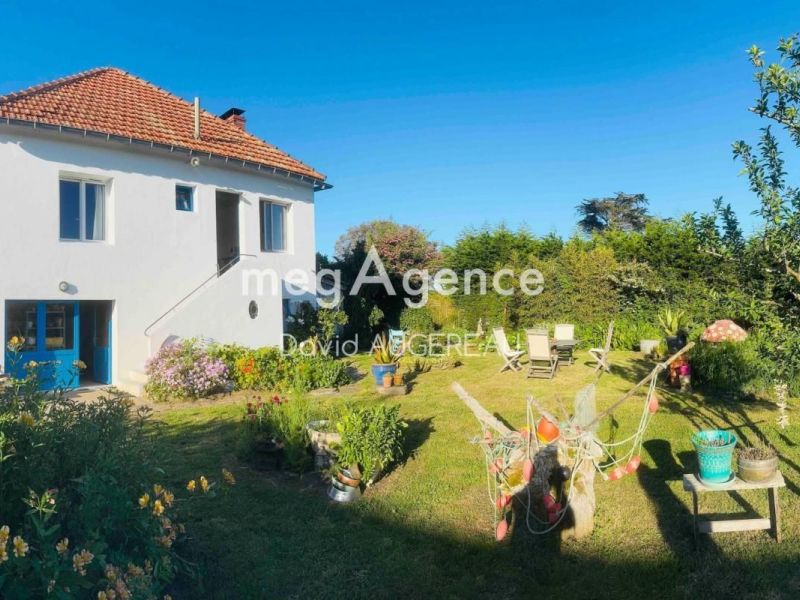 A vendre A proximitÃ© des plages entre Saint Sauveur et les sapins 85350 L Ile D Yeu