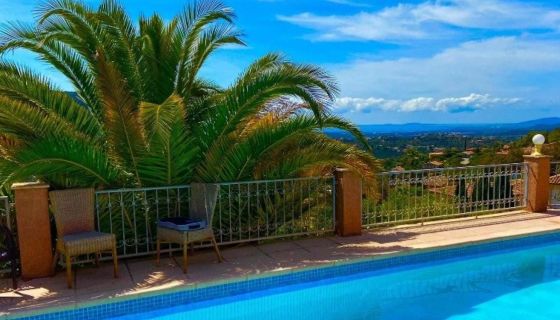 A louer MAISON  7 PIECES 260 M2 BORD DE MER LA LONDE LES MAURES