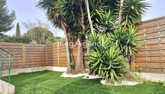 A louer APPARTEMENT DUPLEX T6 184 M2 TERRASSE BORD DE MER SANARY SUR MER