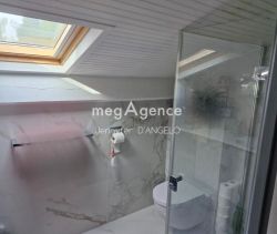 A louer APPARTEMENT DUPLEX T6 184 M2 TERRASSE BORD DE MER SANARY SUR MER