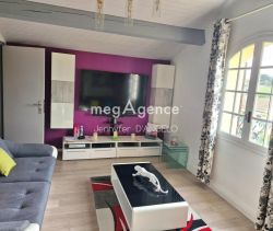 A louer APPARTEMENT DUPLEX T6 184 M2 TERRASSE BORD DE MER SANARY SUR MER