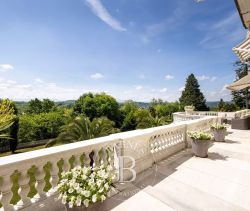 A vendre  APPARTEMENT D'EXCEPTION T9 298 M² VUE MONTAGNE PAU