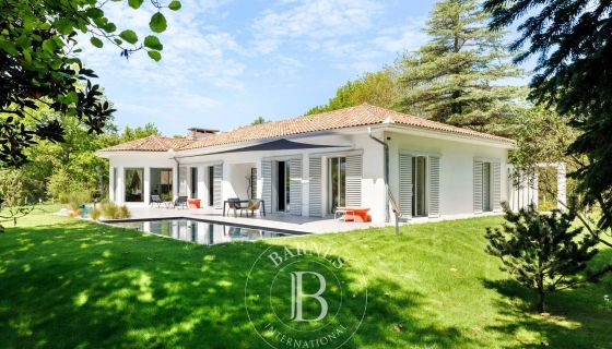 A vendre MAISON 5 pieces 200 m² RENOVEE PLAIN-PIED AVEC PISCINE LEON