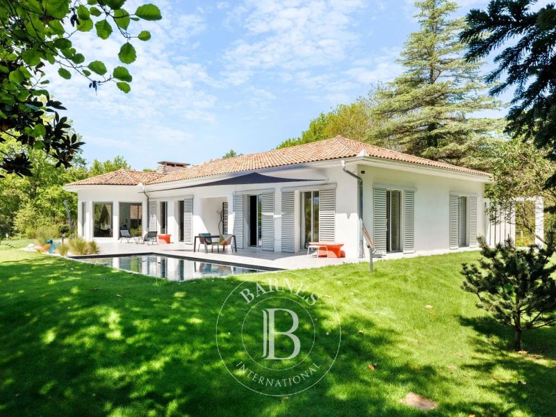 A vendre MAISON 5 pieces 200 m² RENOVEE PLAIN-PIED AVEC PISCINE LEON