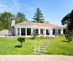A vendre MAISON 5 pieces 200 m² RENOVEE PLAIN-PIED AVEC PISCINE LEON