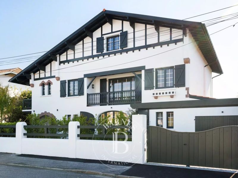 A vendre TRES BELLE MAISON BASQUE 9 PIECES 290 M² BIARRITZ