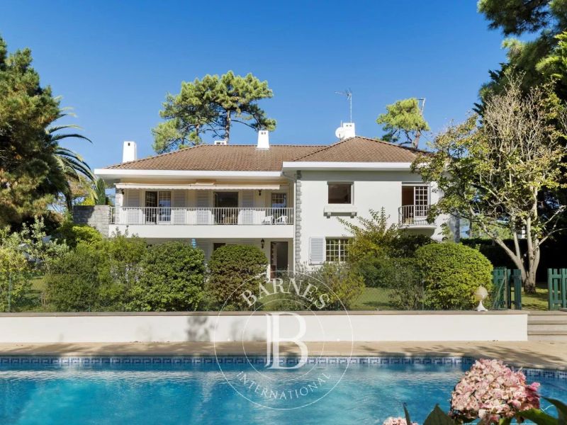 A vendre JOLIE MAISON 6 PIECES 260 M² ANGLET CHIBERTA