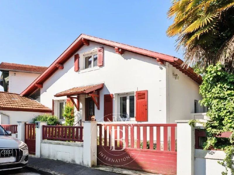A vendre CHARMANTE MAISON 5 PIECES 161 M² SECTEUR LES ARENES BAYONNE
