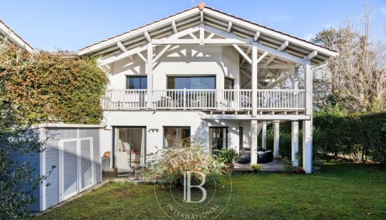 A vendre CHARMANTE MAISON 5 PIECES 127 M² APERCU MER BIDART