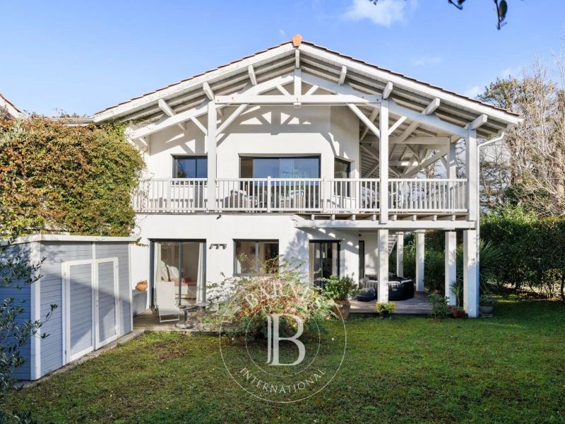 A vendre CHARMANTE MAISON 5 PIECES 127 M² APERCU MER BIDART