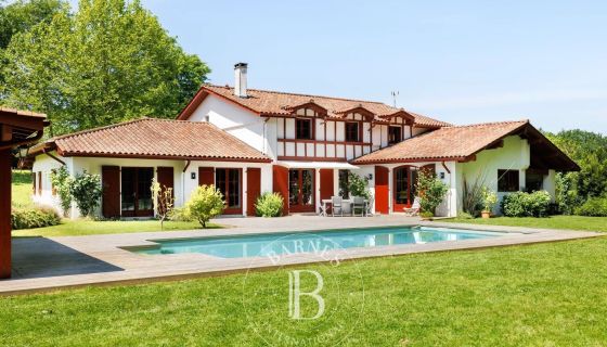 A vendre MAISON FAMILIALE 10 PIECES 327 M² SAINT JEAN DE LUZ