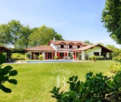 A vendre MAISON FAMILIALE 10 PIECES 327 M² SAINT JEAN DE LUZ