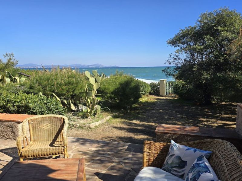 A louer MAISON  7 PIECES 200 M2 PIEDS DANS L'EAU LES ISSAMBRES