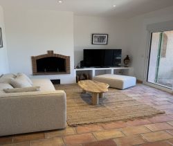 A louer MAISON  7 PIECES 200 M2 PIEDS DANS L'EAU LES ISSAMBRES