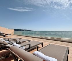 A louer MAISON  6 PIECES 165 M2 PIEDS DANS L'EAU SAINTE MAXIME