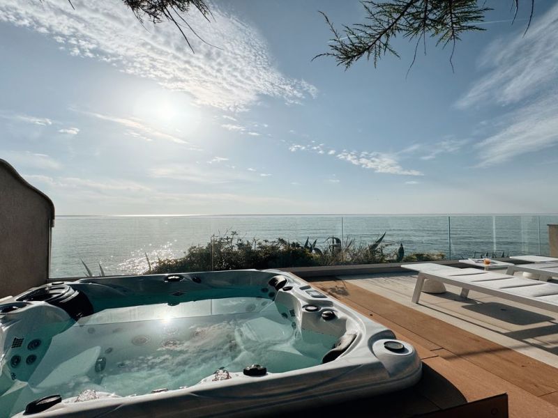 A louer MAISON  CONTEMPORAINE PIEDS DANS L'EAU LES ISSAMBRES