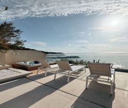 A louer MAISON  CONTEMPORAINE PIEDS DANS L'EAU LES ISSAMBRES