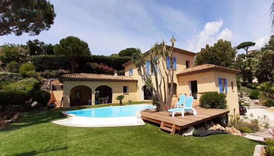 A louer MAISON  5 PIECES 230 M2 VUE MER SAINTE MAXIME