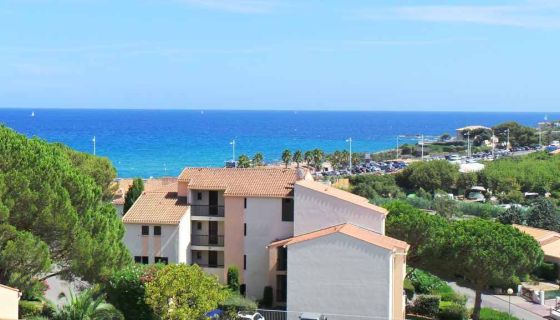 A louer APPARTEMENT T3 30 M2 TERRASSE BORD DE MER LES ISSAMBRES