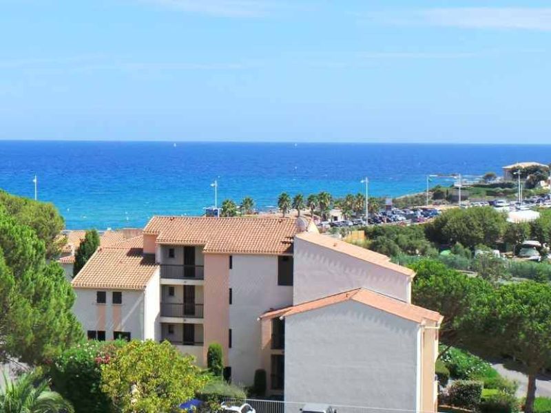 A louer APPARTEMENT T3 30 M2 TERRASSE BORD DE MER LES ISSAMBRES
