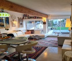 A vendre Cette maison divisee en 2 logements au 1er un joli T2 d'environ 55 m² vue mer et plage a  pieds Sainte Maxime