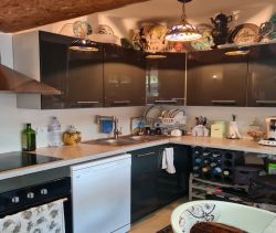 A vendre Cette maison divisee en 2 logements au 1er un joli T2 d'environ 55 m² vue mer et plage a  pieds Sainte Maxime