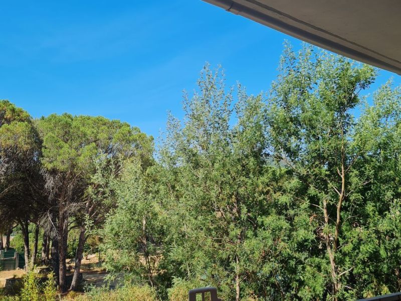A vendre appartement est en rez de villa uniquement 4 propriÃ©taires et 2 garages Ã  se partager pour rangement 83120 Sainte Maxime