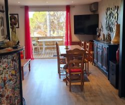 A vendre appartement est en rez de villa uniquement 4 propriÃ©taires et 2 garages Ã  se partager pour rangement 83120 Sainte Maxime