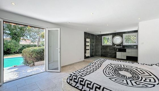 A louer MAISON  6 PIECES 197 M2 BORD DE MER VENCE