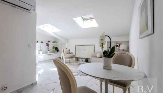 A vendre appartement T2 de 40 m² DERNIER ETAGE carre d'or NICE