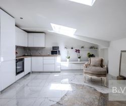 A vendre appartement T2 de 40 m² DERNIER ETAGE carre d'or NICE