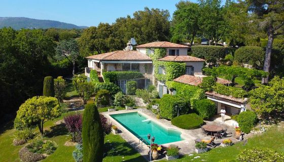 A louer MAISON  8 PIECES 300 M2 VUE MER VENCE