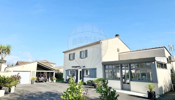 A louer MAISON  8 PIECES 216 M2 BORD DE MER LA TREMBLADE