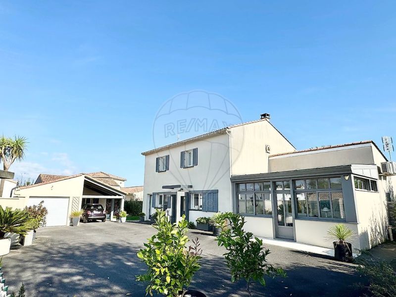 A louer MAISON  8 PIECES 216 M2 BORD DE MER LA TREMBLADE