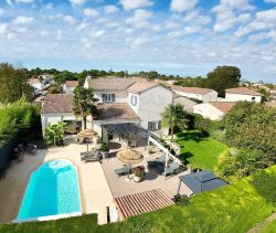 A louer MAISON  8 PIECES 216 M2 BORD DE MER LA TREMBLADE