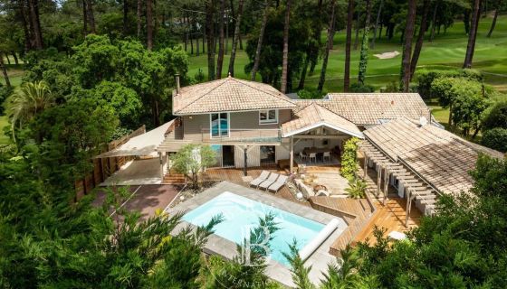 A vendre ELEGANTE VILLA 7 pieces 230 m² SEIGNOSSE GOLF