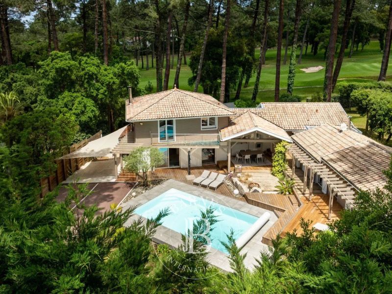 A vendre ELEGANTE VILLA 7 pieces 230 m² SEIGNOSSE GOLF