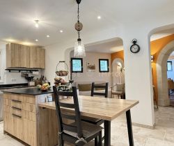 A louer MAISON  6 PIECES 200 M2  FONTVIEILLE