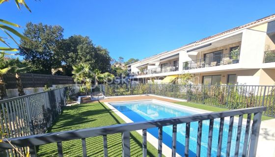 A louer APPARTEMENT DE PRESTIGE T2 49 M2 TERRASSE BORD DE MER SAINT RAPHAEL