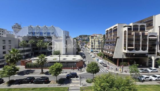 A louer APPARTEMENT DE PRESTIGE T2 55 M2 TERRASSE VUE MER NICE