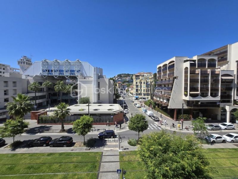A louer APPARTEMENT DE PRESTIGE T2 55 M2 TERRASSE VUE MER NICE