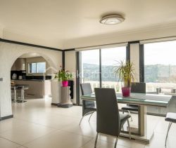 A louer MAISON  6 PIECES 147 M2 BORD DE MER SAINT JEANNET