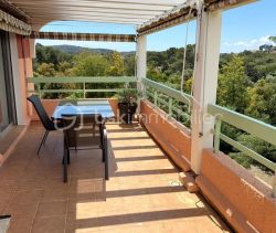 A louer APPARTEMENT T2 47 M2 TERRASSE BORD DE MER SAINT RAPHAEL