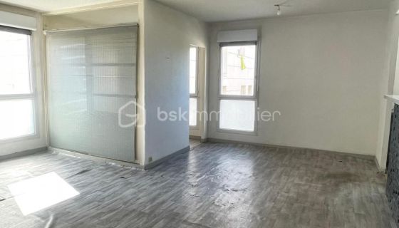 A louer APPARTEMENT T3 75 M2 BORD DE MER PORT DE BOUC