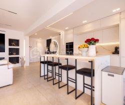 A louer APPARTEMENT DE PRESTIGE T3 83 M2 TERRASSE VUE MER LE CANNET