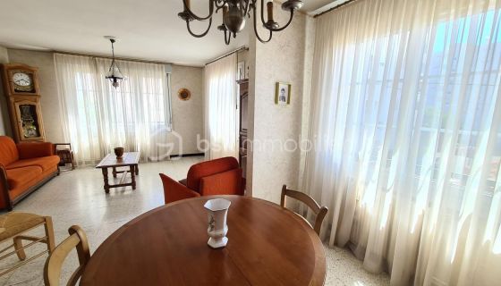 A louer APPARTEMENT T3 78 M2  NIMES